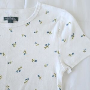 Wild Fable Dainty Flower Print Baby Tee ✨️ LIKE NEW✨️